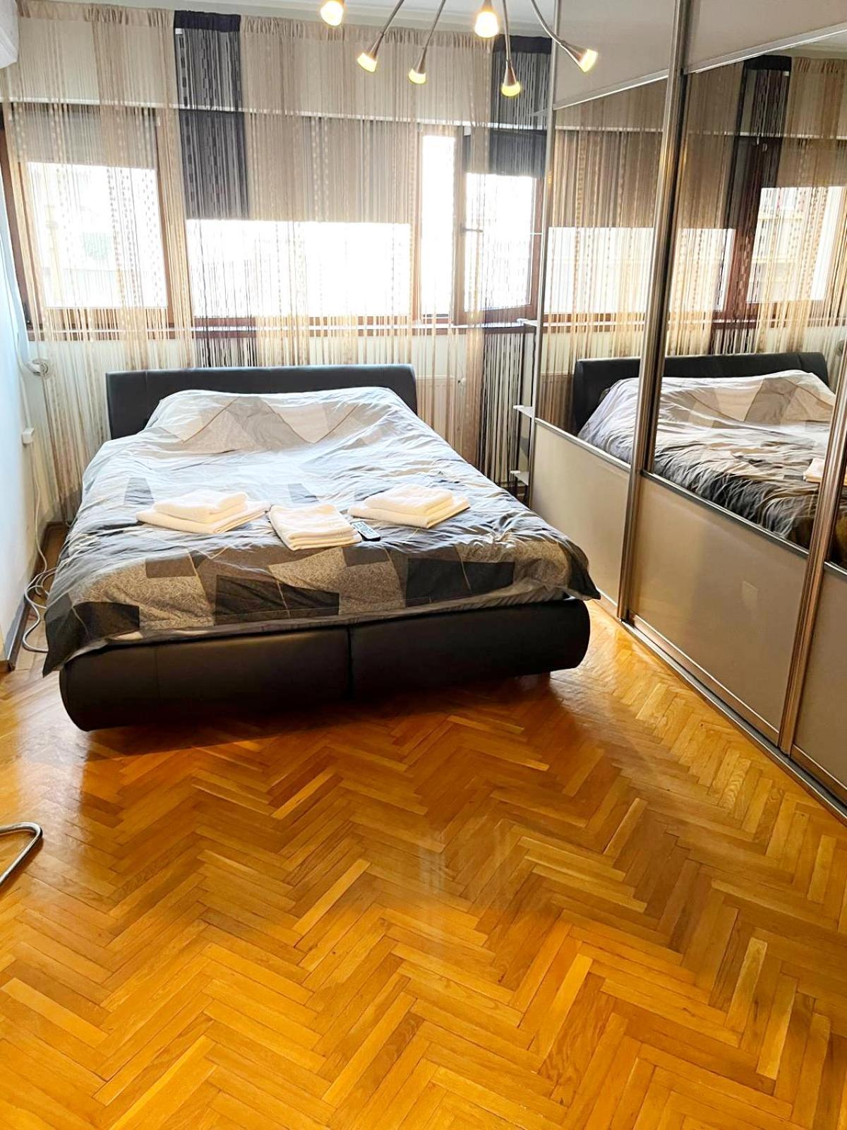 Romana 100 Sqm Deluxe Apartament Bucharest Exterior photo